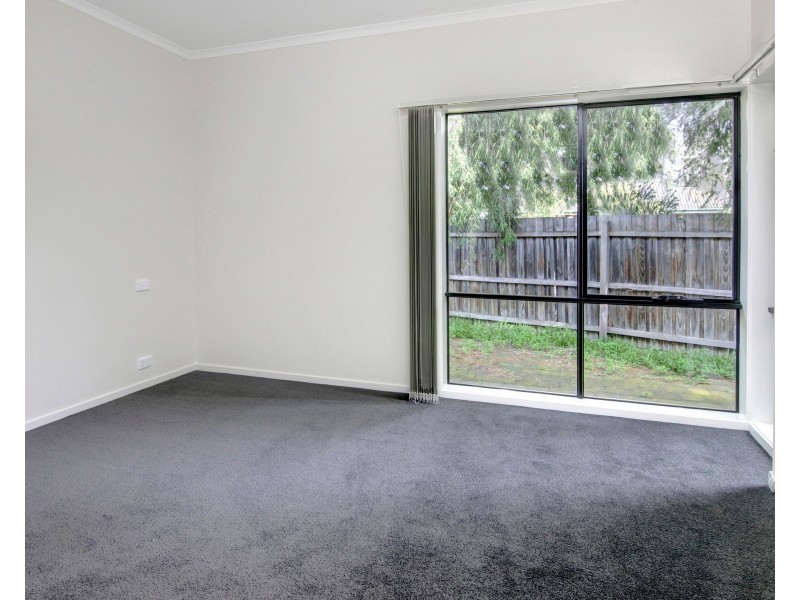 4/15 Cairns Avenue, Rosebud VIC 3939