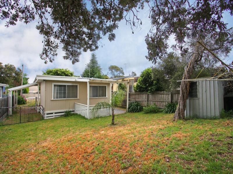 65 Sixth Avenue, Rosebud VIC 3939