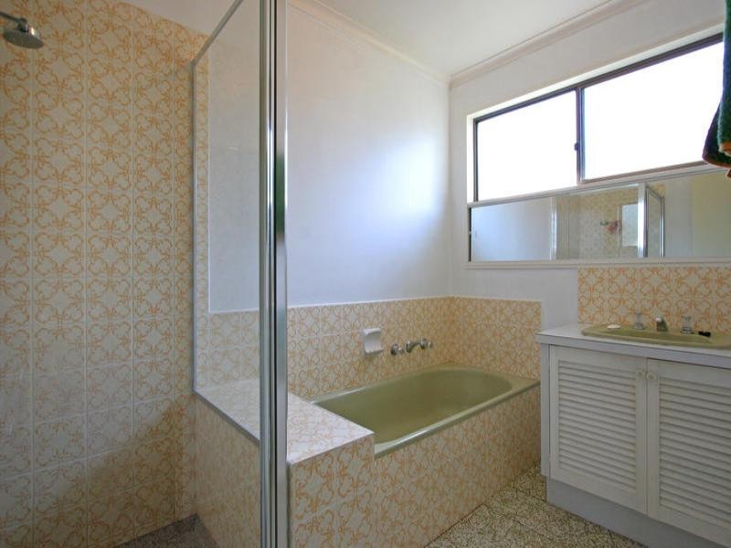 16 Crest Drive, Rosebud VIC 3939