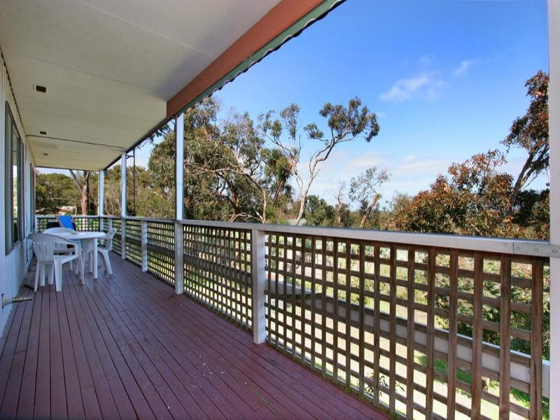 16 Crest Drive, Rosebud VIC 3939