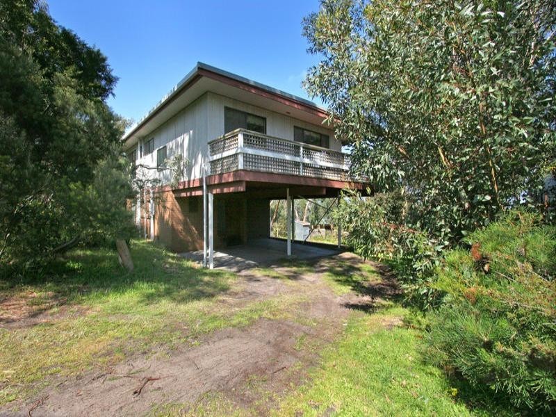 16 Crest Drive, Rosebud VIC 3939