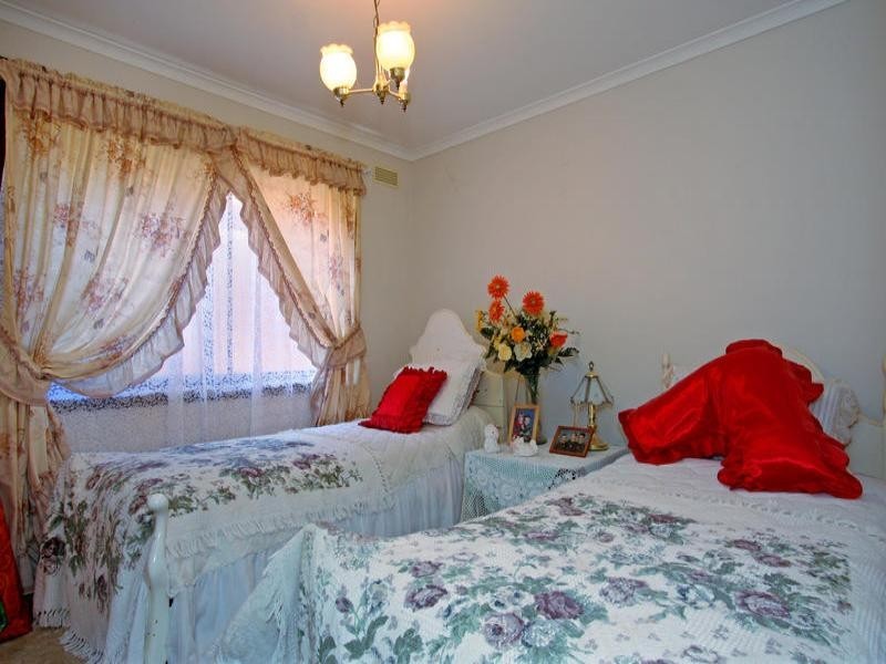 25 Sixth Avenue, Rosebud VIC 3939