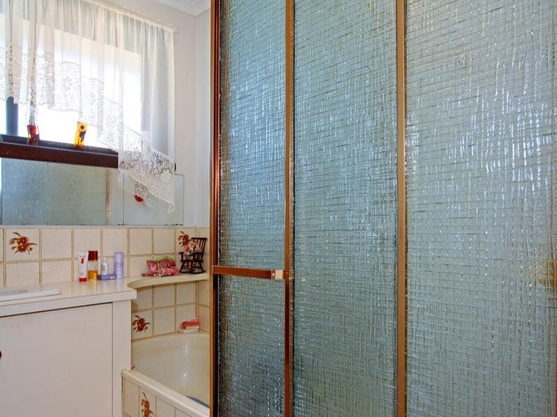 25 Sixth Avenue, Rosebud VIC 3939