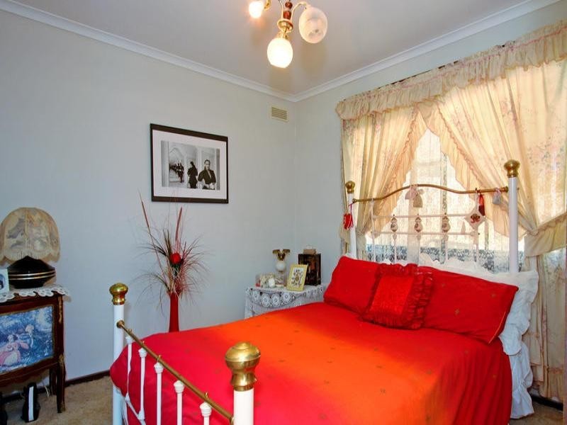 25 Sixth Avenue, Rosebud VIC 3939