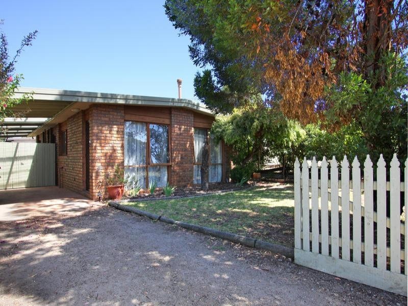 206 Ninth Avenue, Rosebud VIC 3939