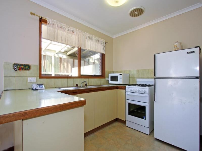 206 Ninth Avenue, Rosebud VIC 3939