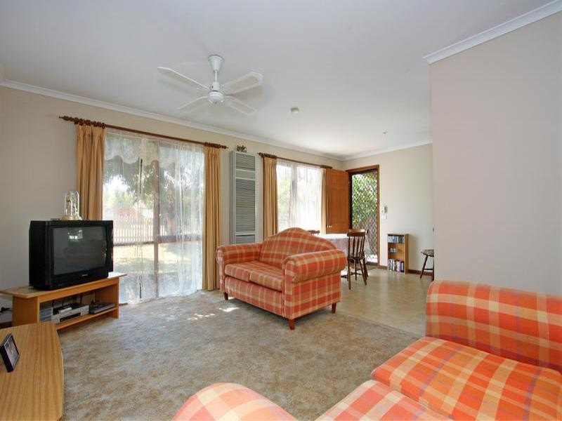 206 Ninth Avenue, Rosebud VIC 3939