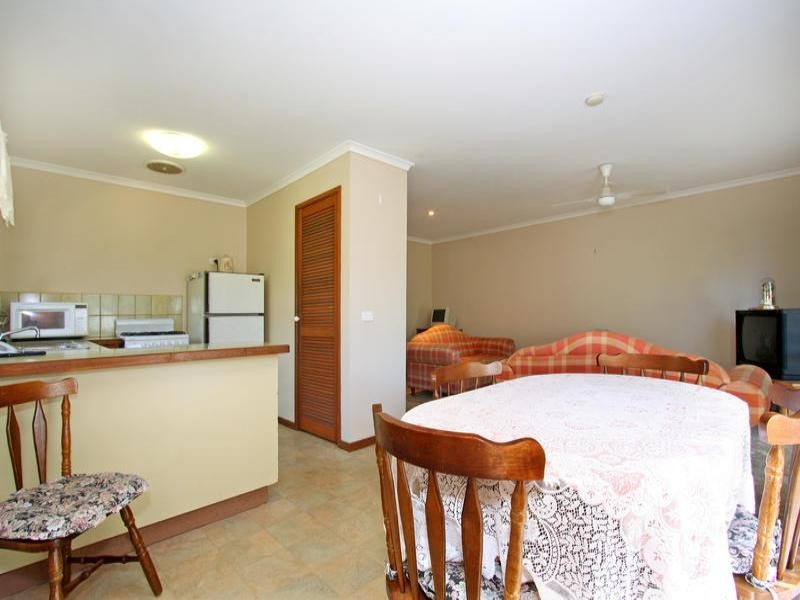 206 Ninth Avenue, Rosebud VIC 3939