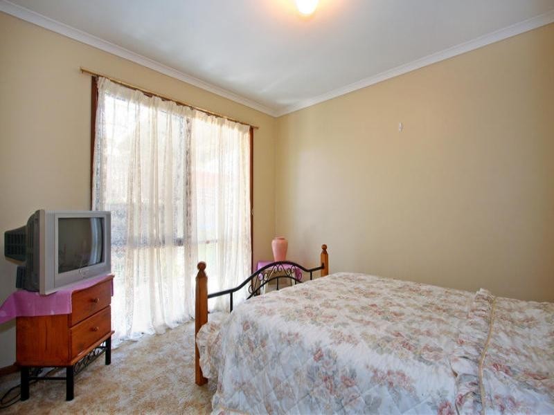 206 Ninth Avenue, Rosebud VIC 3939
