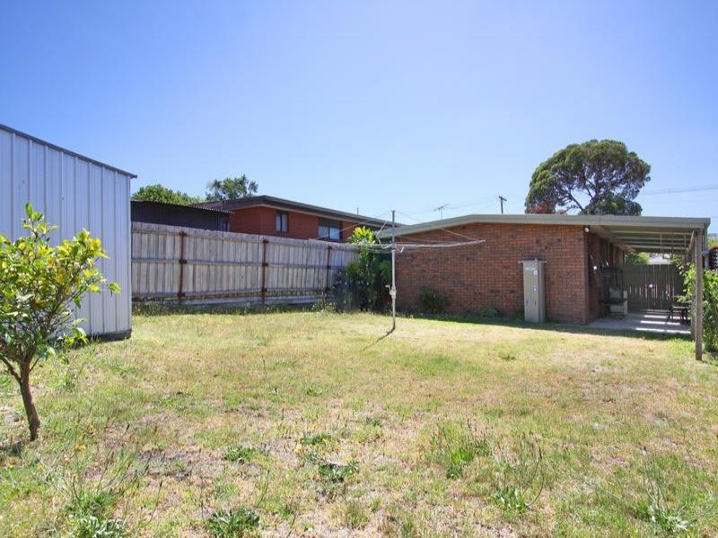 206 Ninth Avenue, Rosebud VIC 3939
