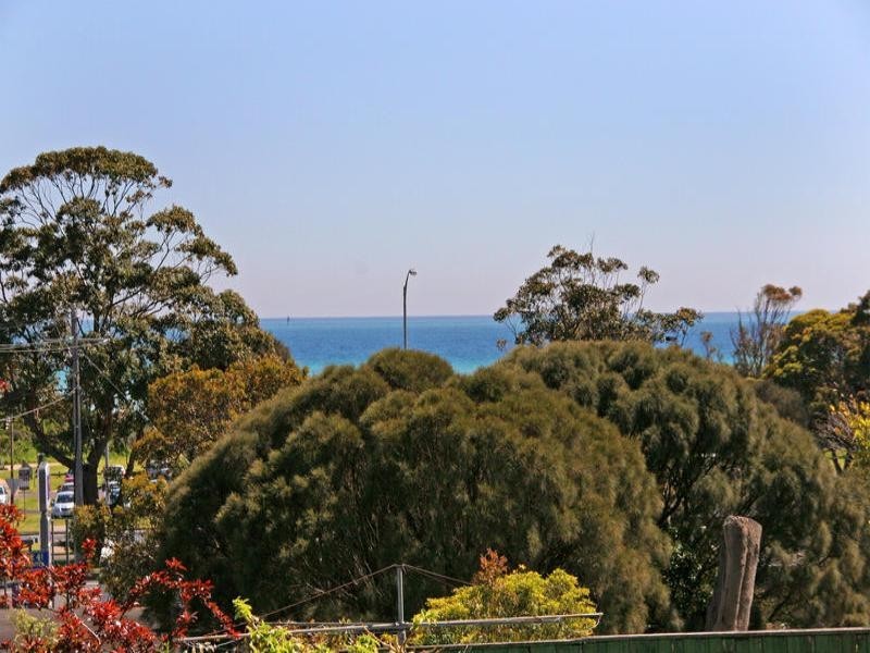 16 Seventh Avenue, Rosebud VIC 3939