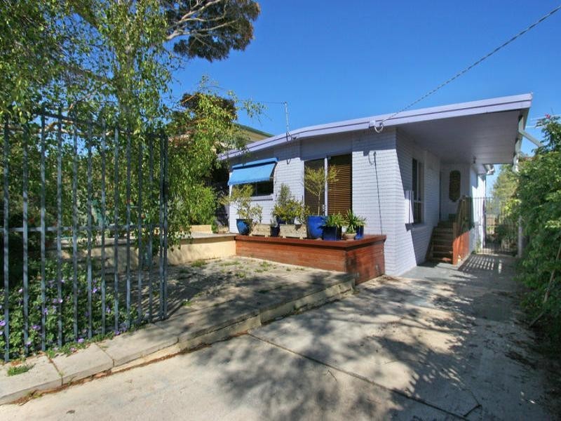 16 Seventh Avenue, Rosebud VIC 3939