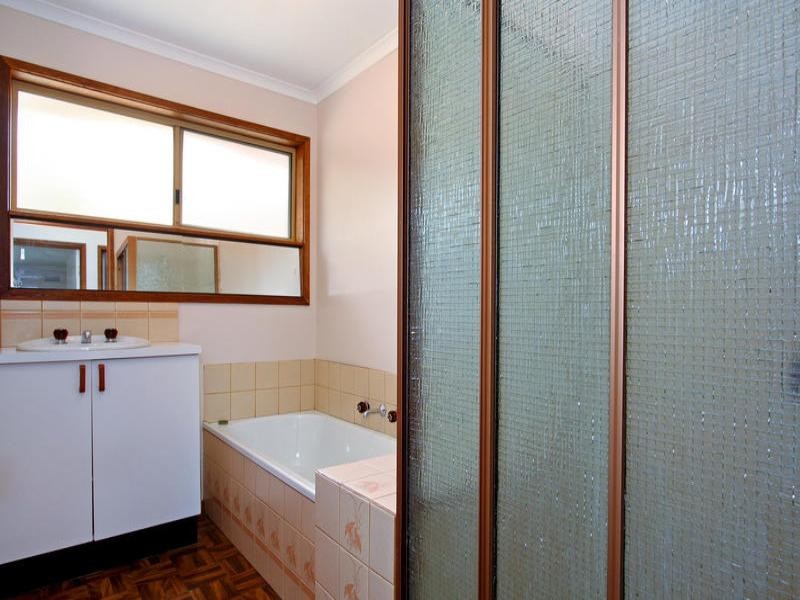 9 Nullawarre Avenue, Rosebud VIC 3939