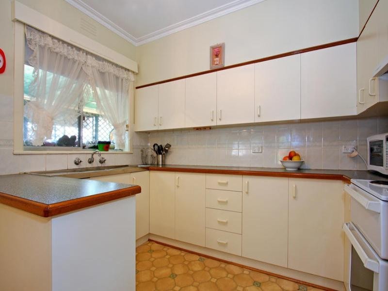 8 Sundew Avenue, Rosebud VIC 3939