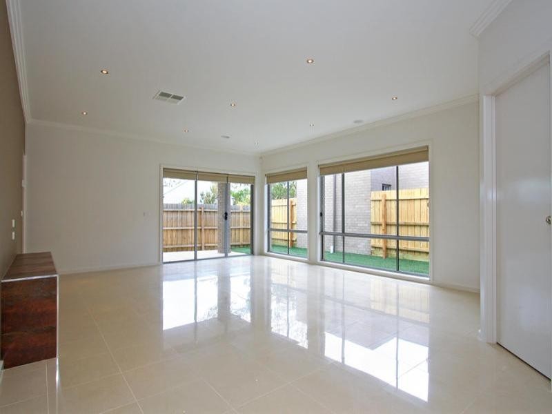 2/10 Murrowong Avenue, Rosebud VIC 3939