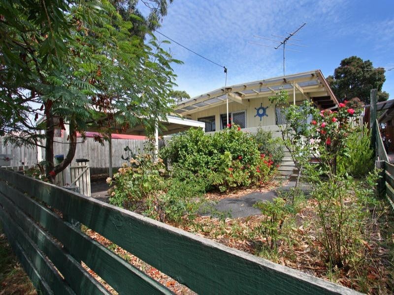 110 Sixth Avenue, Rosebud VIC 3939