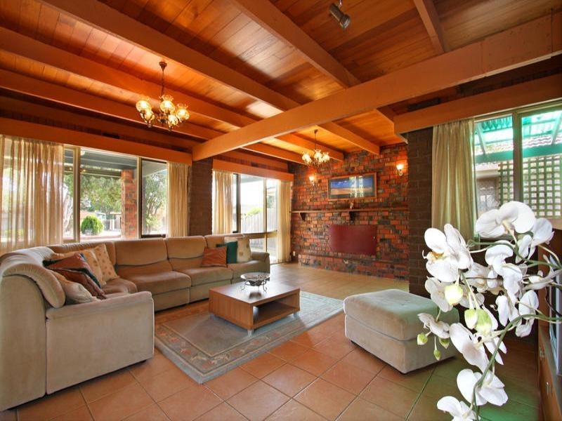 17 Harverson Drive, Rosebud VIC 3939