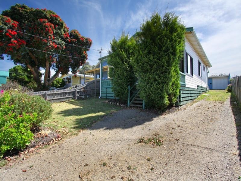 120 Ninth Avenue, Rosebud VIC 3939
