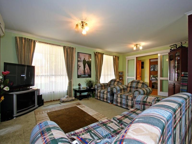 6 Harveson Drive, Rosebud VIC 3939