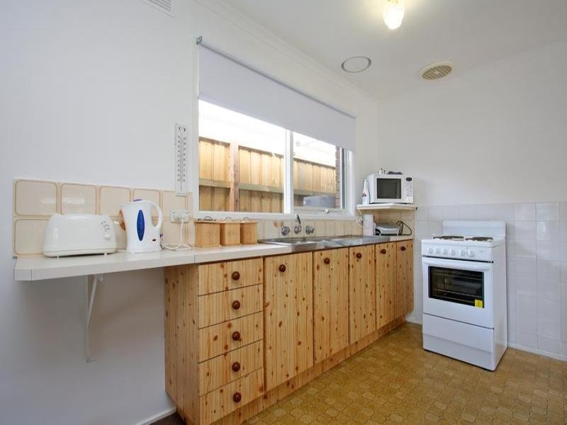 16 Second Avenue, Rosebud VIC 3939