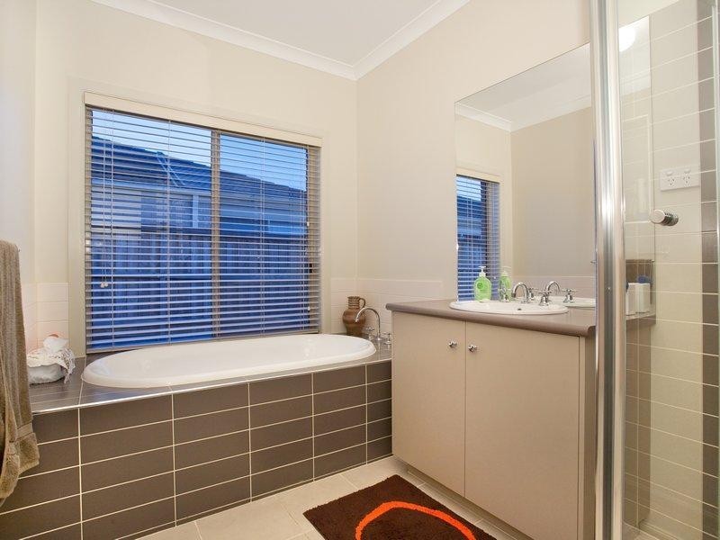 15 Parkedge Circuit, Rosebud VIC 3939