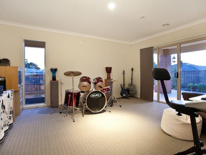 15 Parkedge Circuit, Rosebud VIC 3939