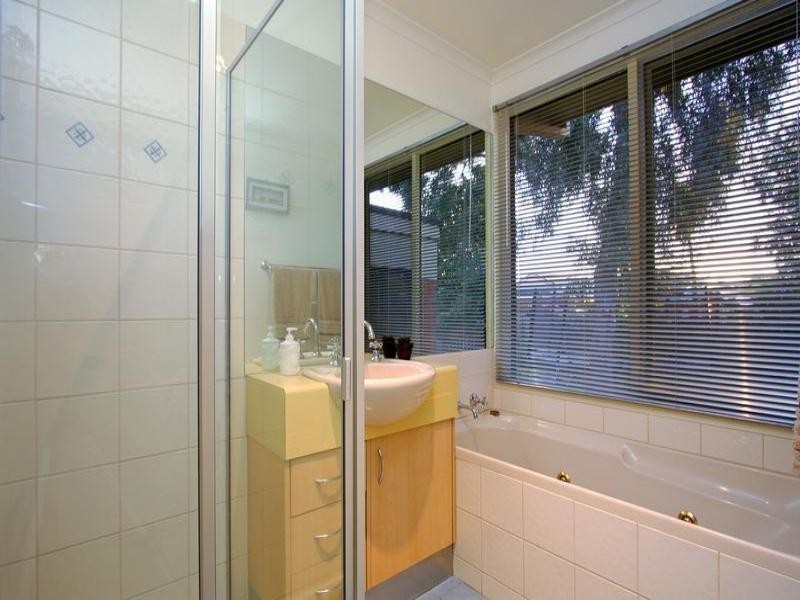 4 Parattah Court, Rosebud VIC 3939