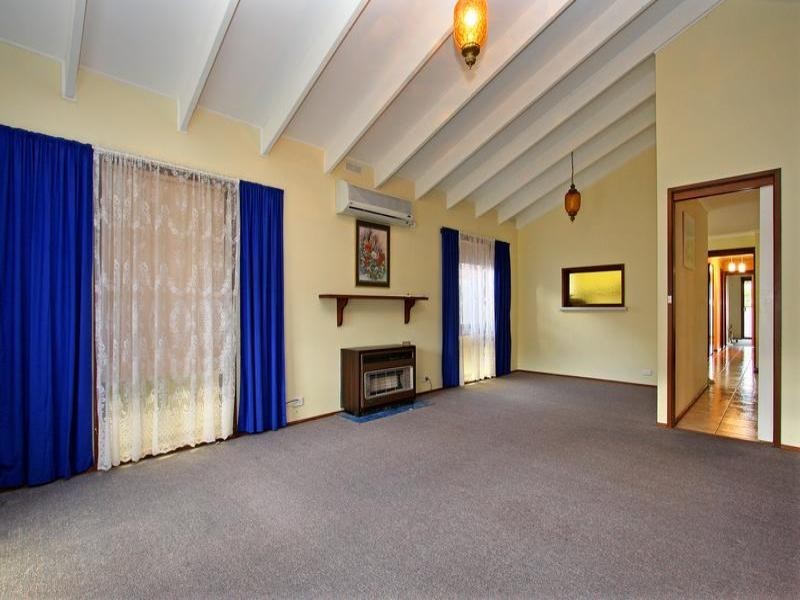 15 Fourth Avenue, Rosebud VIC 3939