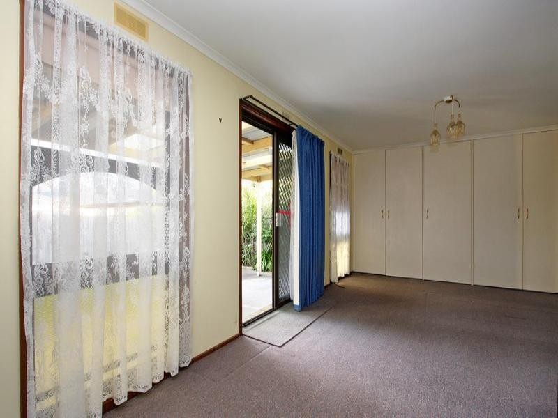 15 Fourth Avenue, Rosebud VIC 3939
