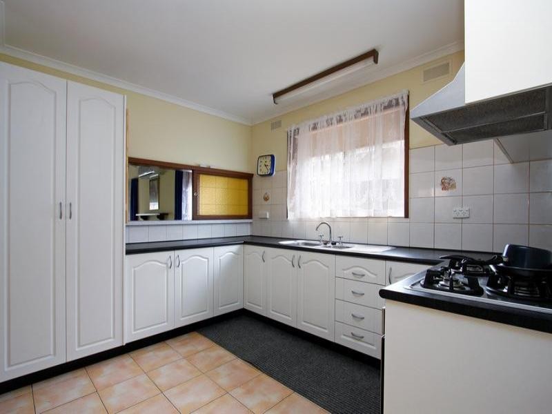 15 Fourth Avenue, Rosebud VIC 3939