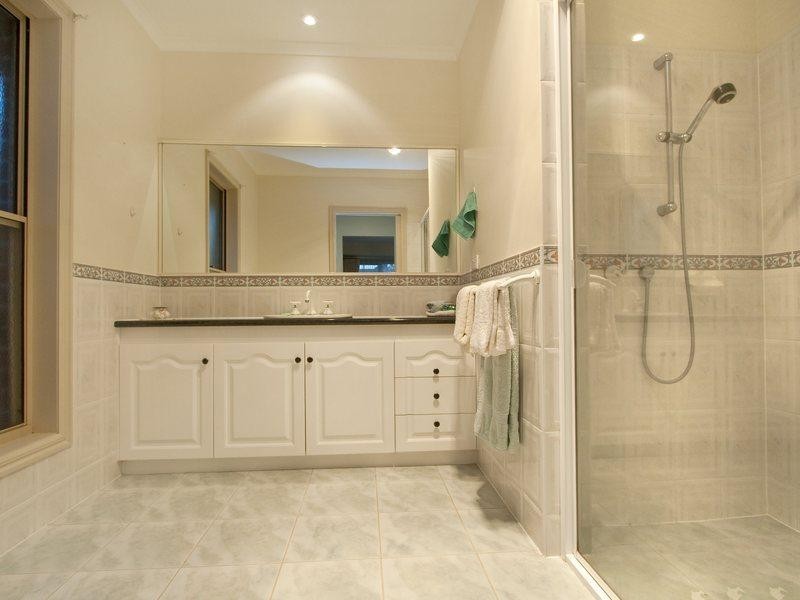 8 Denholm Street, Rosebud VIC 3939