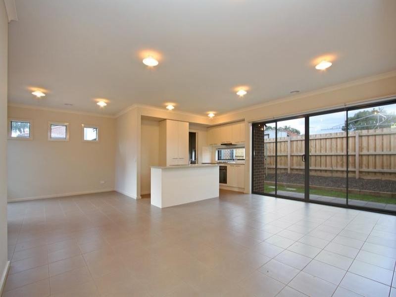 2/77 Hayes Avenue, Rosebud VIC 3939