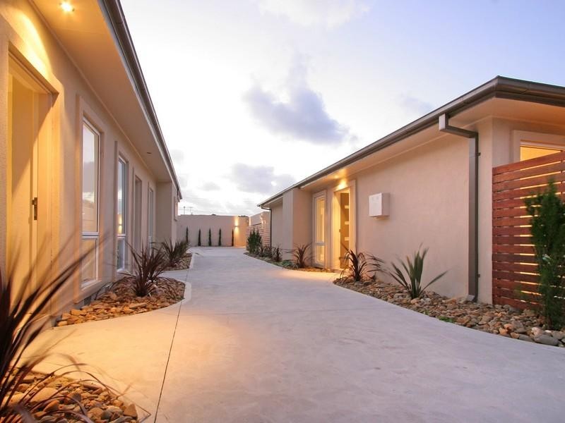 3/4 Fourth Avenue, Rosebud VIC 3939