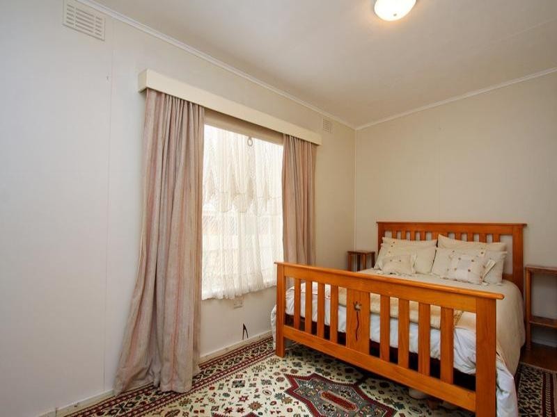 127 First Avenue, Rosebud VIC 3939