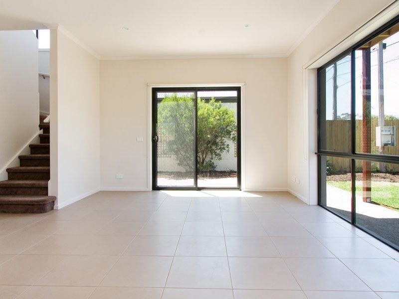 1/28 Broadway, Rosebud VIC 3939