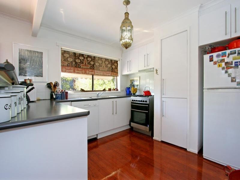 16 Seventh Avenue, Rosebud VIC 3939