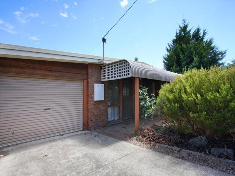 128 Fourth Avenue, Rosebud VIC 3939
