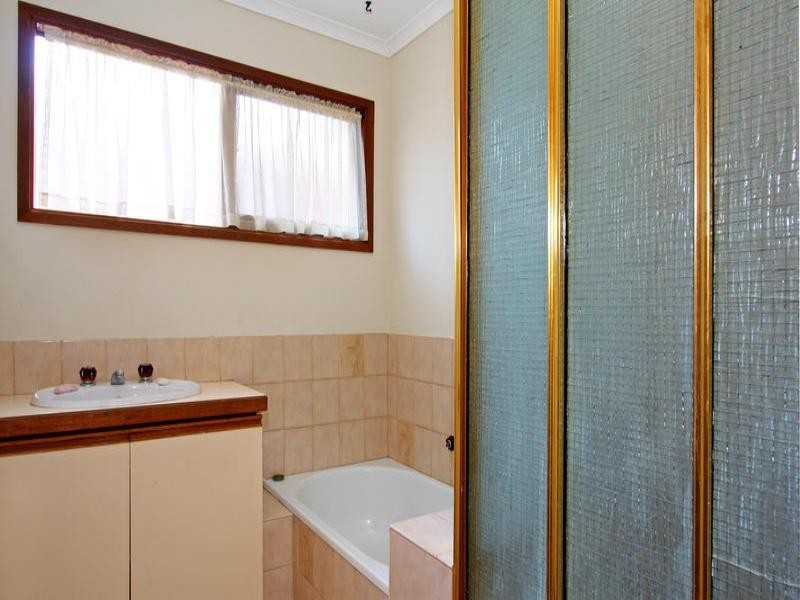 128 Fourth Avenue, Rosebud VIC 3939