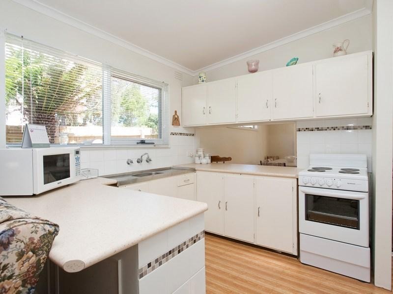 130 Ninth Avenue, Rosebud VIC 3939