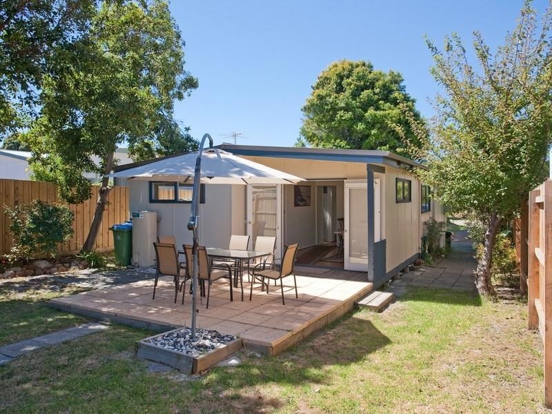 130 Ninth Avenue, Rosebud VIC 3939
