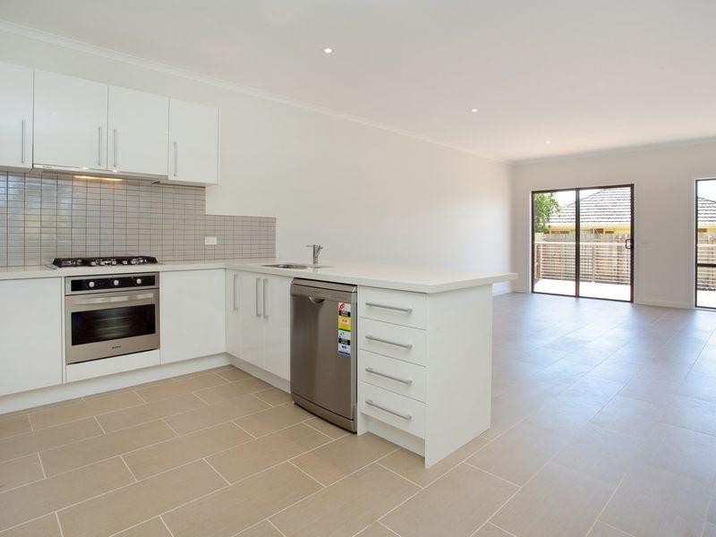 8 Wilfred Street, Rosebud VIC 3939