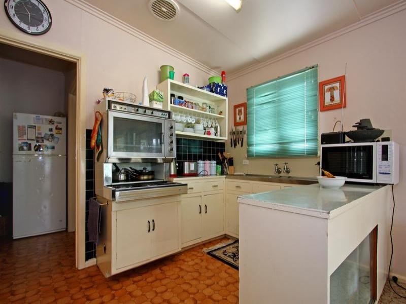 56 Sixth Avenue, Rosebud VIC 3939