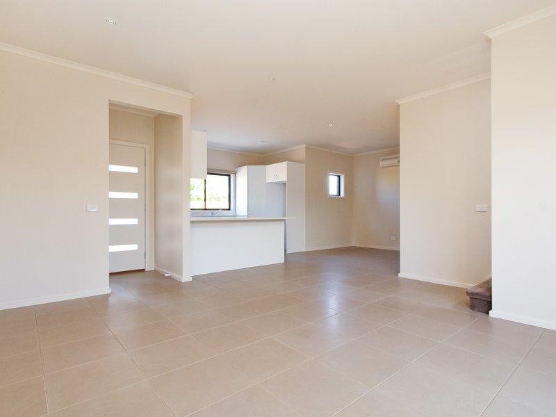 1/28 Broadway, Rosebud VIC 3939