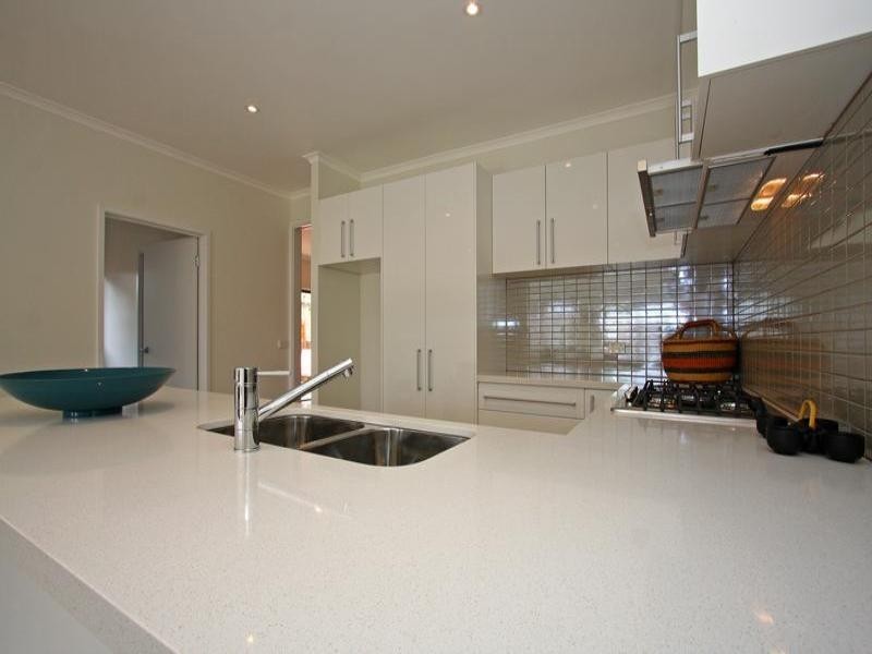 8 Wilfred Street, Rosebud VIC 3939