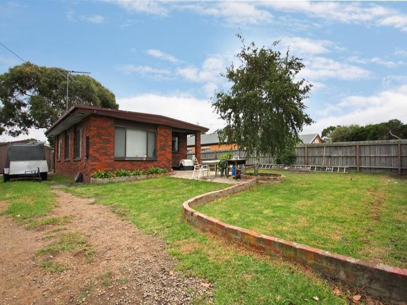 102 Foam Street, Rosebud VIC 3939