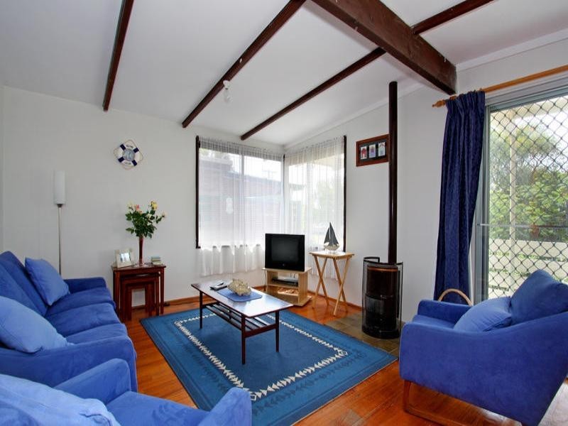 110 Sixth Avenue, Rosebud VIC 3939