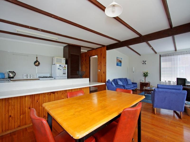 110 Sixth Avenue, Rosebud VIC 3939