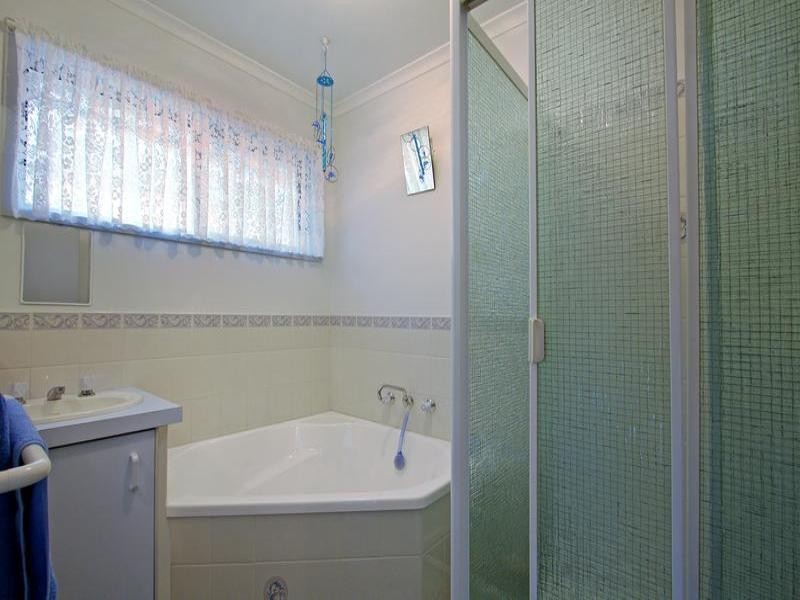 4 Third Avenue, Rosebud VIC 3939