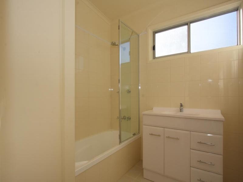 60 Eighth Avenue, Rosebud VIC 3939