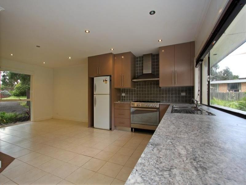 2 Leisure Way North, Rosebud VIC 3939